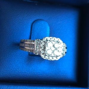 Zales 1ctw Diamond ring. Size 7.